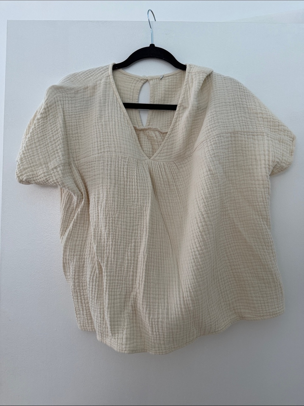 Women’s Cream Gauze V-Neck Top